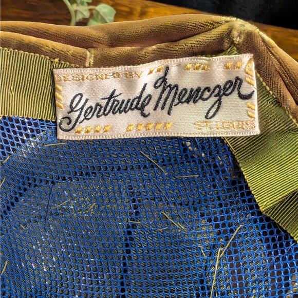 Mid Century Chartreuse Green Velvet Ladies Hat w/ Feather Bird, Gertrude Menczer - Picture 8 of 8